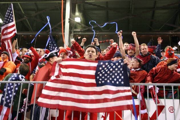 US Amerikanische Fans mit Nationalfahne - (Icon918m090211007) Fußball Länderspiel Herren WM Qualifikation 2009, Nationalmannschaft Gruppe Columbus Freude, Begeisterung, EDITORIAL USE ONLY