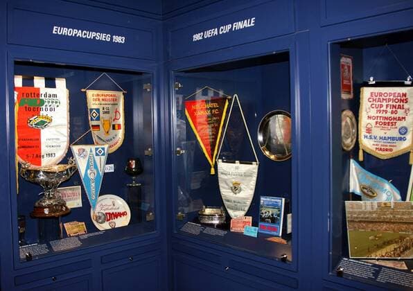 Europacupsieg 1983, UEFA Cup Finale 1982 - Trophäensammlung des HSV im vereinseigenen Museum Fußball 1. BL Herren Saison 2008 2009, Hamburger SV, Fotostory, Vereinsstory Einzelbild Hamburg