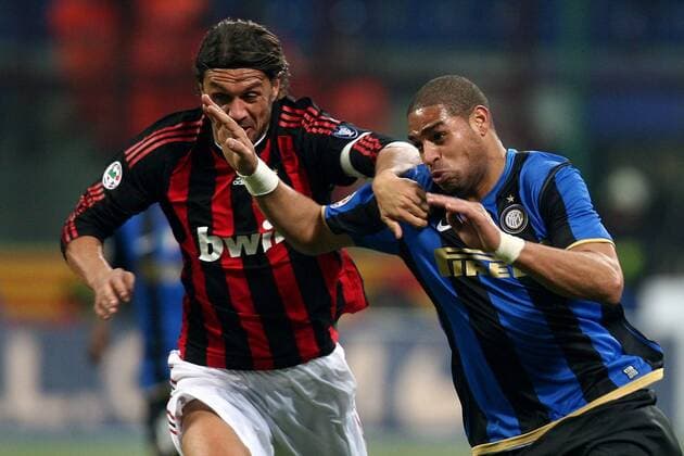 Adriano (Inter Mailand, re.) gegen Paolo Maldini (AC Mailand) -  Fußball Herren Serie A 2008 2009, 1. Italienische Liga, FC Internazionale Mailand - AC Milan 2:1 Gruppe Mailand Dynamik,