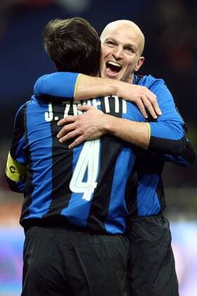 Esteban Cambiasso (re.) und Javier Zanetti (beide Inter Mailand) - Torjubel -  Fußball Herren Serie A 2008 2009, 1. Italienische Liga, FC Internazionale Mailand Gruppe Mailand Freude,