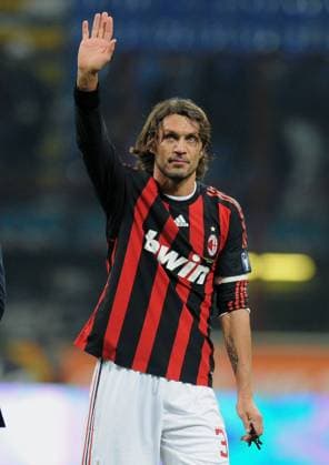 Paolo Maldini (AC Mailand) bedankt sich enttäuscht bei den Anhängern -  Fußball Herren Serie A 2008 2009, 1. Italienische Liga, Milan Einzelbild Mailand Enttäuschung,