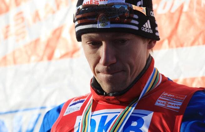 Maxim Tchoudov (Rußland) - WM Zweiter über 12,5km Verfolgung - nachdenklich während der Siegerehrung Biathlon Herren WM 2009 Porträt Pyeongchang