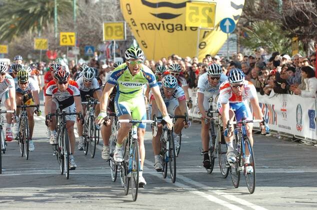 Daniele Bennati (Liguigas, Mitte) gewinnt die 4. Etappe des Giro di Sardegna 2009 vor Mirco Lorenzetto (beide Italien Lampre, re.) -  Radsport Herren Giro di Sardegna 2009, Straßenradsport, Straße, Rad, Sardinienrundfahrt, Sardinien Rundfahrt, Vdig Gruppe 4. Etappe: Arbatax - Cagliari Freude,
