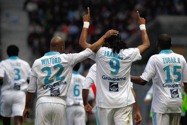 Torjubel Marseille, v.li.: Sylvain Wiltord, Brandao und Ronald Zubar -  Fußball Herren Ligue 1 2008 2009, 1. Französische Liga, Olympique de Marseille, OM Gruppe Caen Freude,