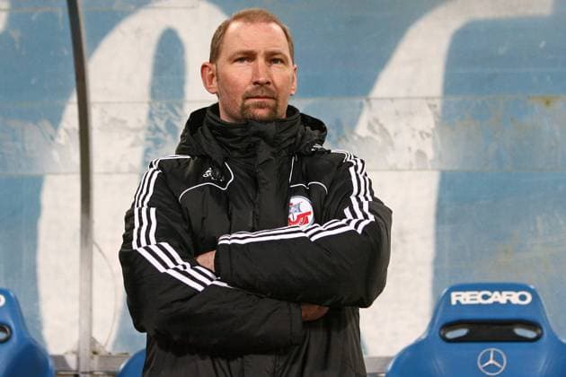 Trainer Dieter Eilts (Rostock) nachdenklich Fußball 2. BL Herren Saison 2008 2009, FC Hansa Rostock Einzelbild Rostock Nachdenklichkeit,