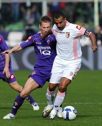 Fabio Liverani (Palermo, re.) gegen Martin Jörgensen (AC Florenz) -  Fußball Herren Serie A 2008 2009, 1. Italienische Liga, ACF Fiorentina - US Palermo 0:2 Gruppe Florenz Dynamik,