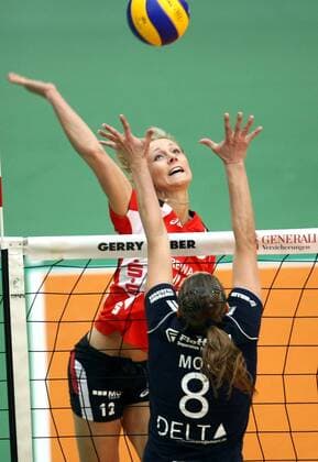Saskia Hippe (Dresden) gegen Milagros Moy Alvarado (Vilsbiburg) Volleyball Damen DVV Pokal 2008 2009, Pokalspiel, Pokalfinale, Finale, Dresdner SC - Rote Raben Vilsbiburg, DSC Gruppe Halle Westfalen Dynamik,