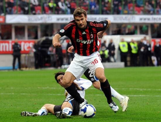 Andriy Shevchenko (AC Mailand, vorn) im Duell - Fußball Herren Serie A 2008 2009, 1. Italienische Liga, AC Milan - Atalanta Bergamo 3:0 Gruppe Mailand Dynamik,