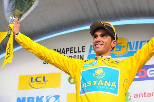Alberto Contador (Spanien Astana) nach der 2. Etappe bei Paris Nizza 2009 im gelben Trikot -  Radsport Herren Paris Nizza 2009, Straßenradsport, Straße, Rad Einzelbild 2. Etappe Saint Brisson sur Loire - La Chapelle Saint Ursin