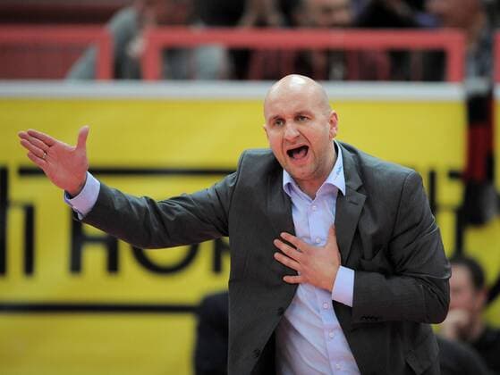 Trainer Hans Peter Müller Angstenberger (Rottenburg) gibt Anweisungen Volleyball 1. BL Herren Saison 2008 2009, TV Rottenburg Einzelbild Tübingen