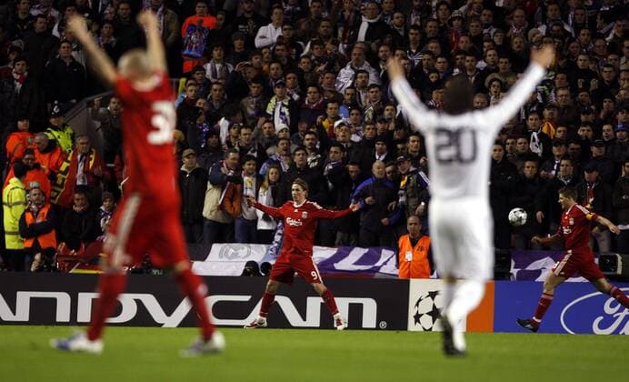 Fernando Torres (Liverpool, Mitte) - Torjubel vor den Fans von Real Madrid -  - NOxONLINExUSE Fußball EC 1 Herren Champions League 2008 2009, Liverpool FC - Real Madrid CF 4:0 Totale Liverpool Freude,
