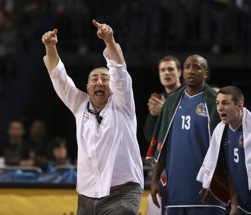 Trainer Murat Didin (Frankfurt) wütend Basketball Herren BBL Pokal 2008 2009, Finalrunde, Endrunde, Top Four, Final Vier, Finalfour o0 Pokalspiel Einzelbild Hamburg Enttäuschung, Spannung, Wut, Verzweiflung, Ungeduld,