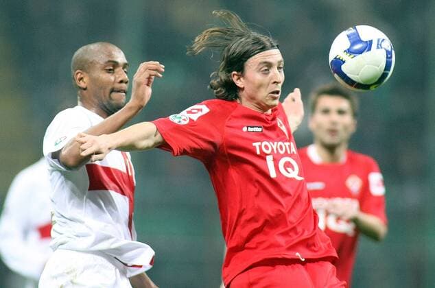 Riccardo Montolivo (AC Florenz, re.) gegen Maicon (Inter Mailand) -  Fußball Herren Serie A 2008 2009, 1. Italienische Liga, FC Internazionale Mailand - ACF Fiorentina 2:0, AC Florenz Gruppe Mailand Dynamik,
