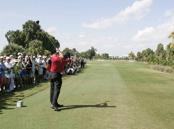 Tiger Woods (USA) - Abschlag an Loch 12 des Doral Golf Resort an Spa s Blue Course -  (MIA2009031524) Golf WM Herren World Golf Championship 2009, WGC, CA, PGA Tour Einzelbild Doral Golf Resort and Spa s Blue Course, Spas Doral Miami