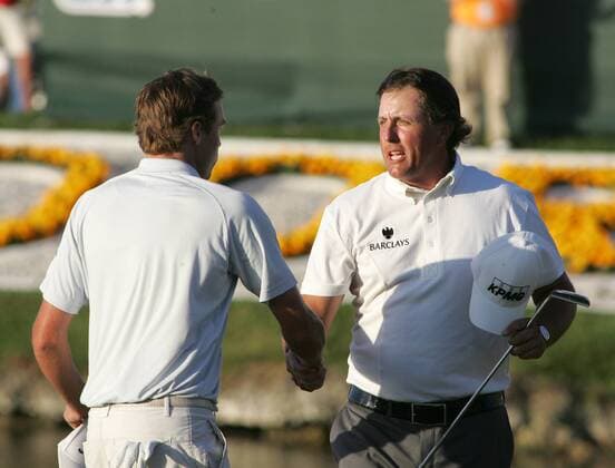 Phil Mickelson (re.) erhält Glückwünsche von Nick Watney (beide USA) -  (MIA2009031528) Golf WM Herren World Golf Championship 2009, WGC, CA, PGA Tour Gruppe Doral Miami