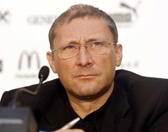 Co Trainer Heinz Peischl (Österreich) -  Fußball Herren Pressekonferenz 2009, Pressetermin, Nationalmannschaft Porträt Wien Nachdenklichkeit,