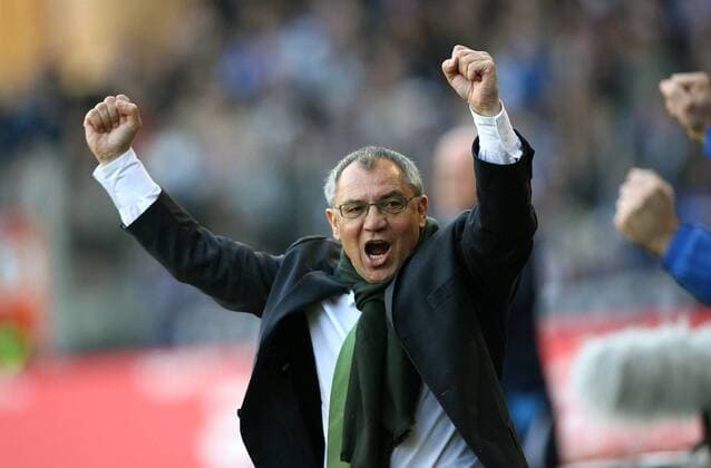 Trainer Felix Magath (Wolfsburg) jubelt Fußball 1. BL Herren Saison 2008 2009, VfL Einzelbild Bielefeld Begeisterung, Freude,