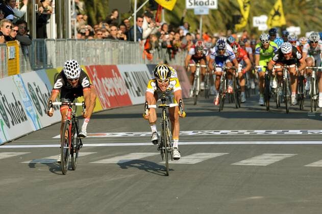 Mark Cavendish (Großbritannien Columbia High Road, re.) gewinnt Mailand San Remo 2009 vor Heinrich Haussler (Deutschland Cervelo Test) -  Radsport Herren Mailand - San Remo 2009, Straßenradsport, Straße, Rad, Gruppe