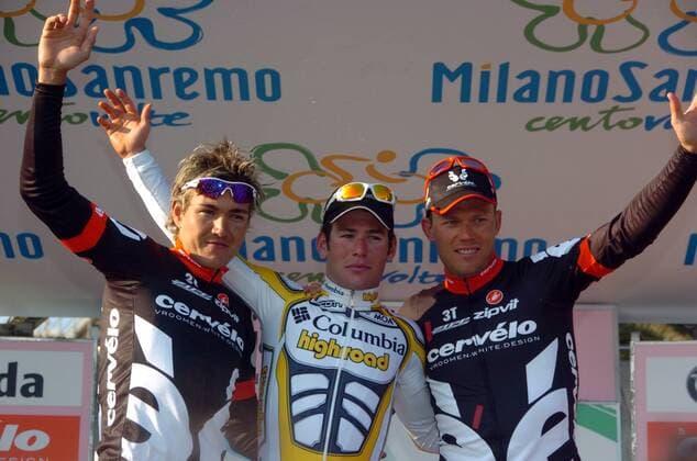 Siegerehrung Mailand San Remo 2009, v.li.: Heinrich Haussler (Deutschland Cervelo Test Team), Sieger Mark Cavendish (Großbritannien Columbia Highroad) und Thor Hushovd (Norwegen Cervelo TestTeam) -  Radsport Herren Mailand San Remo 2009, Straßenradsport, Straße, Rad Gruppe Freude,
