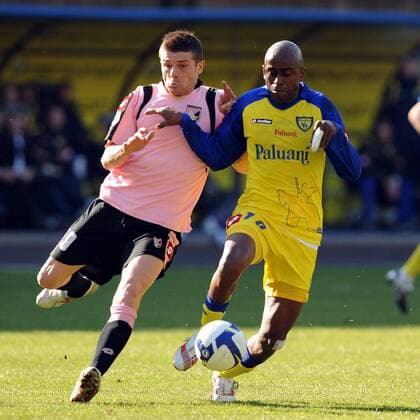 Luciano (Chievo Verona, re.) gegen Davide Succi (Palermo) -  Fußball Herren Serie A 2008 2009, 1. Liga, AC Chievo Verona - US Palermo 1:0 Gruppe Verona Dynamik,