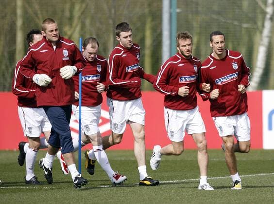 Training England, v.li.: Torwart Robert Green, Wayne Rooney, Michael Carrick, David Beckham und Rio Ferdinand - EDITORIAL USE ONLY. No use with unauthorised audio, video, data, fixture lists, club league logos or live services. Online in-match use limited to 120 images, no video emulation. No use in betting, games or single club league player publications. Fußball Herren Nationalmannschaft 2009, Training, England, Gruppe London