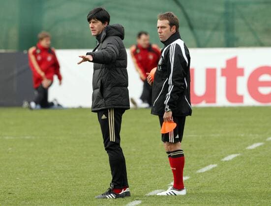 Bundestrainer Joachim Löw (li.) und Co Trainer Hans Dieter Flick (beide Deutschland) Fußball Herren Nationalteam 2009, Training Gruppe Abtnaundorf