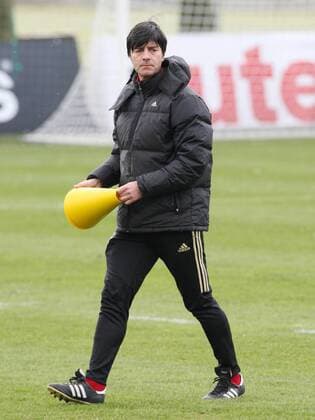 Bundestrainer Joachim Löw (Deutschland) Fußball Herren Nationalteam 2009, Training Einzelbild Abtnaundorf