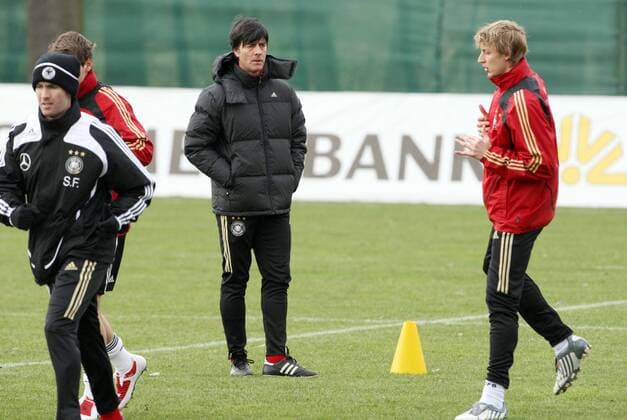 Bundestrainer Joachim Löw (Mitte) und Stefan Kießling (re., beide Deutschland) Fußball Herren Nationalteam 2009, Training Gruppe Abtnaundorf