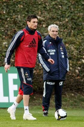 Torwart Hugo Lloris (li.) und Nationaltrainer Raymond Domenech (beide Frankreich) -  (pan30725) Fußball Herren Nationalteam 2009, Training, Gruppe Clairefontaine