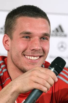Lukas Podolski (Deutschland) - Pressekonferenz Fußball Herren Nationalmannschaft 2009, Pressekonferenz, Pressetermin Porträt Leipzig Freude,