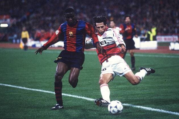 Hasan Salihamidzic (Bayern, re.) gegen Gbenga Samuel Okunowo (FC Barcelona) Fußball EC 1 Herren Champions League 1998 1999, FC Bayern München - FC Barcelona 1:0, Barca, Vdia Gruppe München Dynamik,