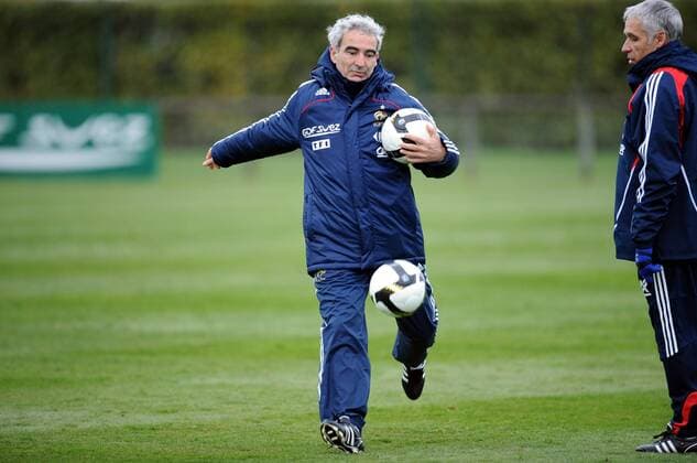 Nationaltrainer Raymond Domenech (li.) und Co Trainer Pierre Mankowski (beide Frankreich) -  (pan30733) Fußball Herren Nationalteam 2009, Training, Vdig Gruppe Clairefontaine