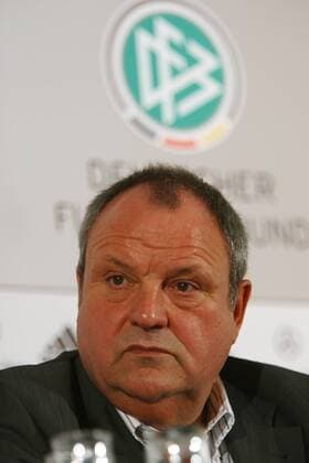 DFB Pressesprecher Harald Stenger (Deutschland) - Pressekonferenz Fußball Herren Nationalteam 2009, Pressekonferenz, Pressetermin, Vdig Porträt Leipzig
