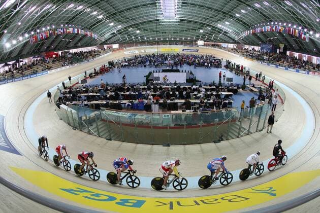Peloton in der BGZ Arena während der WM 2009 in Pruszkow -  (090326MBI024) Radsport WM Herren Bahnrad WM 2009, Rad, Bahn, Bahnradsport, Halle, Indoor, Vdig Totale Pruszkow
