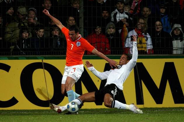 Nordin Amrabat (Niederlande B, li.) gegen Dennis Aogo (Deutschland U21) Fußball Länderspiel Herren Freundschaftsspiel 2009, Test, Testspiel, Nationalteam, Nationaltrikot, U 21, Vdig Gruppe Ahlen Dynamik,