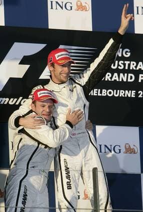 Doppelsieg für Brawn GP beim GP von Australien 2009: Sieger Jenson Button (England, re.) freut sich mit dem zweitplazierten Rubens Barrichello (Brasilien) Motorsport Grand Prix Herren Großer Preis von Australien 2009, Formel 1 Weltmeisterschaft, F1, F, GP, WM Gruppe Albert Park Melbourne Freude,
