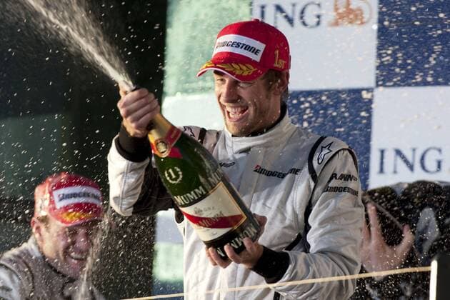 Jenson Button (England, re.) gewinnt den Großen Preis von Australien 2009 vor Rubens Barrichello (Brasilien beide Brawn GP) und feiert mit Champagnerdusche -  Motorsport Grand Prix Herren Großer Preis von Australien 2009, Formel 1 WM, F1, F, GP, vdig Gruppe Albert Park Melbourne Freude,