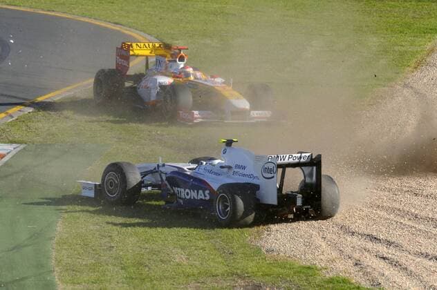 Nelson Piquet Jr. (Brasilien Renault, hi.) und Nick Heidfeld (Deutschland BMW Sauber) - Startcrash Motorsport Grand Prix Herren Großer Preis von Australien 2009, Formel 1 Weltmeisterschaft, F1, F, GP, WM Gruppe Albert Park Melbourne