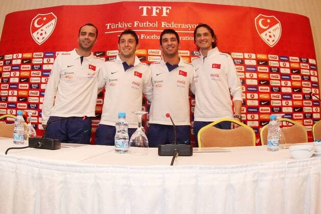 Pressekonferenz Türkei, v.li.: Semih Sentürk, Nihat Kahveci, Arda Turan und Tuncay Sanli -  Fußball Herren Nationalteam 2009, Pressekonferenz, Pressetermin, Vdig Gruppe Istanbul