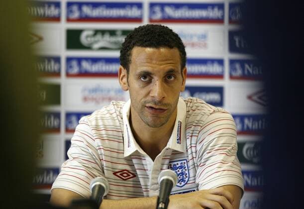 Rio Ferdinand (England) während der Pressekonferenz - EDITORIAL USE ONLY. No use with unauthorised audio, video, data, fixture lists, club league logos or live services. Online in-match use limited to 120 images, no video emulation. No use in betting, games or single club league player publications. Fußball Herren Nationalteam 2009, Pressekonferenz, Pressetermin, Vdig Einzelbild London