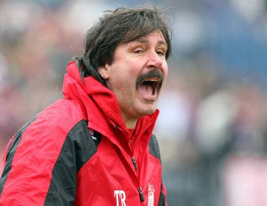 Trainer Peter Keller (Zwickau) gibt lautstark Anweisungen Fußball Herren NOFV Oberliga Nordost Süd 2008 2009, FSV Zwickau Porträt Zwickau