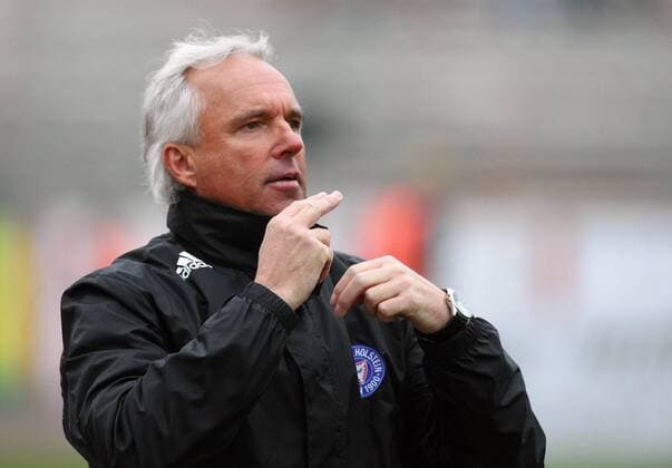 Trainer Peter Vollmann (Kiel) gibt Anweisungen Fußball Herren Regionalliga Nord 2008 2009, Holstein Kiel Einzelbild Halle