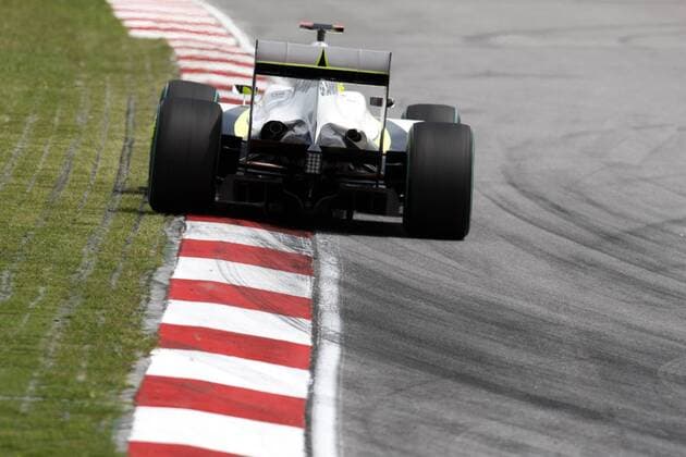 Jenson Button (England Brawn GP) auf dem Randstein Motorsport Grand Prix Herren Großer Preis von Malaysia 2009, Formel 1 Weltmeisterschaft, F1, F, GP, WM, Training Einzelbild Kuala Lumpur Sepang