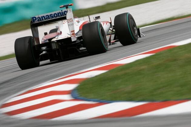 Jarno Trulli (Italien Toyota) Motorsport Grand Prix Herren Großer Preis von Malaysia 2009, Formel 1 Weltmeisterschaft, F1, F, GP, WM, Training Einzelbild Kuala Lumpur Sepang