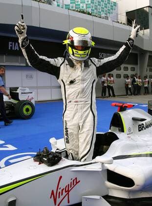 Jenson Button (England Brawn GP) bejubelt seine Pole Position in Malaysia Motorsport Grand Prix Herren Großer Preis von Malaysia 2009, Formel 1 Weltmeisterschaft, F1, F, GP, WM, Qualifying Einzelbild Kuala Lumpur Sepang Freude,