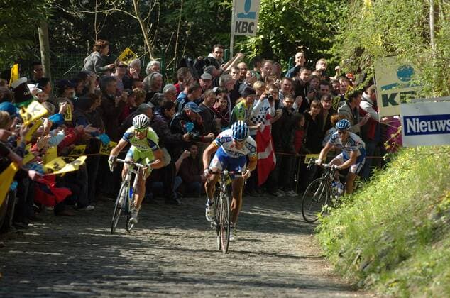 Stijn Devolder (Belgien Quick Step) vor Manuel Quinziato (Italien Liquigas) und Sylvain Chavanel (Frankreich Quick Step) -  Radsport Herren Flandern Rundfahrt 2009, Flandernrundfahrt, Straßenradsport, Straße, Rad, ProTour Gruppe o0 Muur van Geraardsbergen, Mauer, Grammont Dynamik,