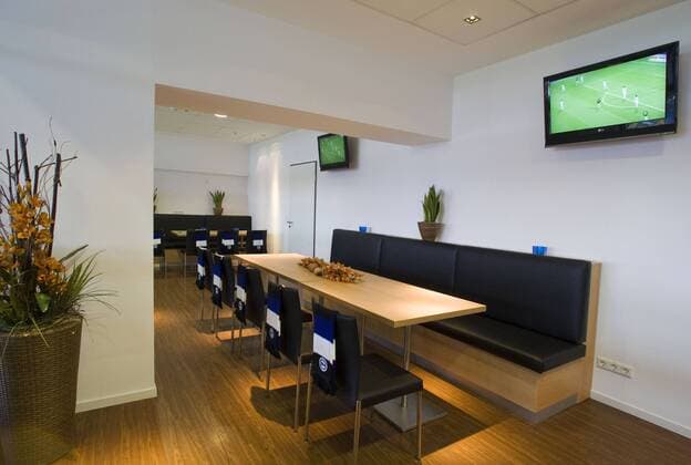 Fußball, Stadiongeschichte Arminia Bielefeld VIP Lounge der Schüco Arena, Heimspielstätte von Arminia Bielefeld Fußball 1. BL Herren Saison 2008 2009, Arminia Bielefeld, Fotostory, Stadionstory, Stadion, Fußballstadion, Innenbereich Totale Schüco Arena, SchücoArena Bielefeld