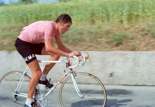 Eddy Merckx (Belgien Faema) -  Radsport Herren Giro d Italia 1969, dItalia, Straßenradsport, Straße, Rad, Zeitfahren, Einzelzeitfahren Einzelbild 15. Etappe: Cesenatico - San Marino Dynamik,