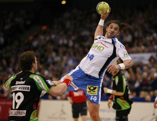 Bertrand Gille (Hamburg, re.) im Duell Handball 1. BL Herren Saison 2008 2009, HSV Hamburg - TBV Lemgo 32:24 Gruppe Hamburg
