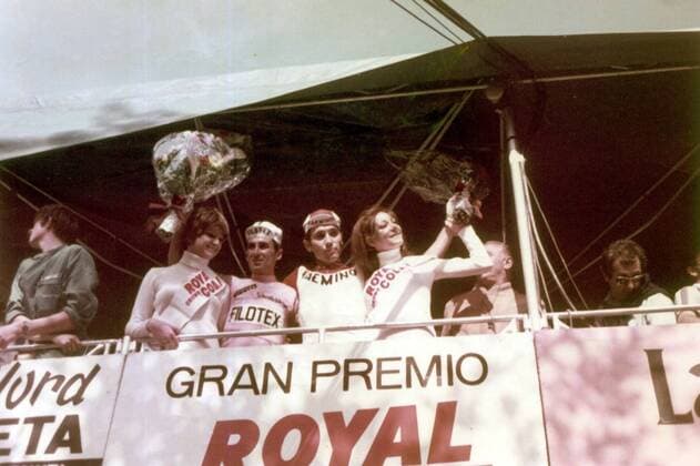 Siegerehrung 2. Etappe Giro d Italia 1970 mit Etappensieger Eddy Merckx (Belgien Faemino, Mitte re.) und dem Gesamtführenden Franco Bitossi (Italien Filotex, Mitte li.) -  Radsport Herren Giro d Italia 1970, dItalia, Straßenradsport, Straße, Rad Gruppe 2. Etappe: Comerio - Saint Vincent Freude,